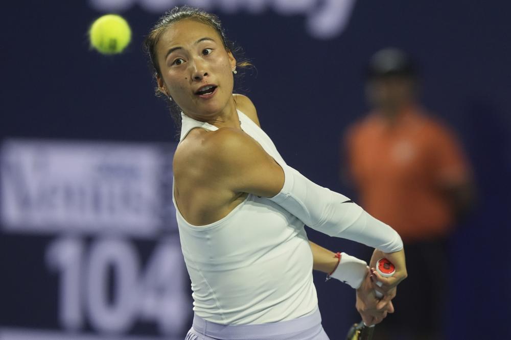 门将扑出点球，全场掌声雷动