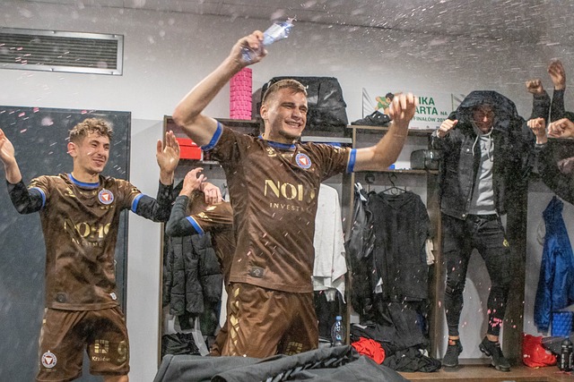 灰熊112-107击败快船，伦纳德39分哈登23分难救主