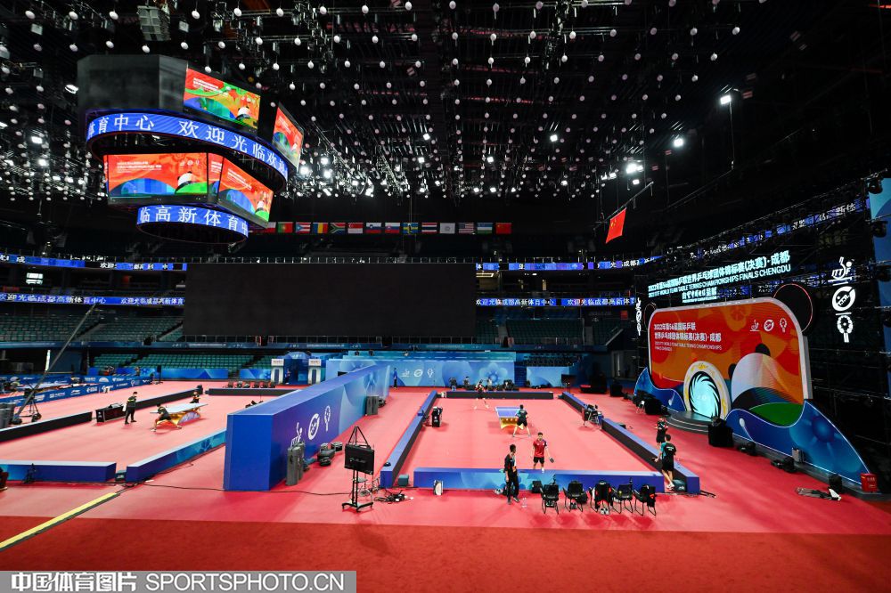 上赛季战绩回顾：广东在上赛季常规赛仅仅取得31胜15负的战绩，最终排名第7，创造球队近些年的常规赛最差排名纪录。