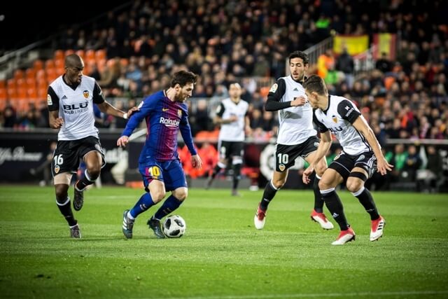 北京时间12月12日凌晨04：00，欧协联联赛阶段将上演一场典型的强弱对话。